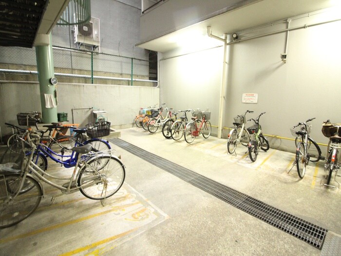 物件外観写真5　(駐輪場)