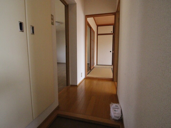 物件内観写真18　(廊下)