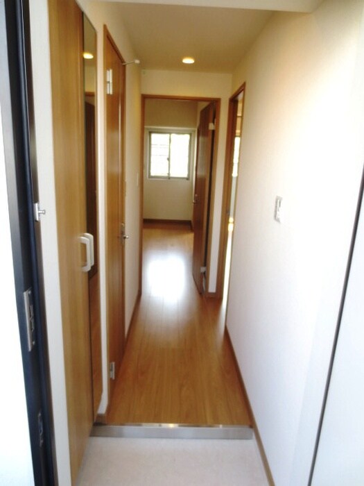 物件内観写真7　(玄関)