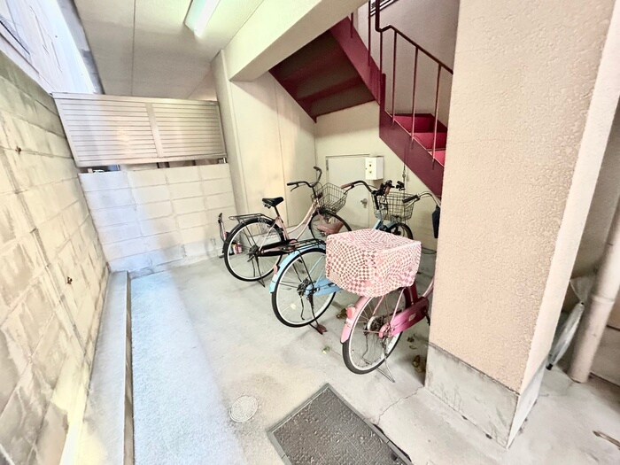 物件外観写真5　(駐輪場)