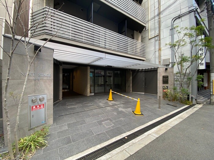 物件外観写真6　(エントランス部分)