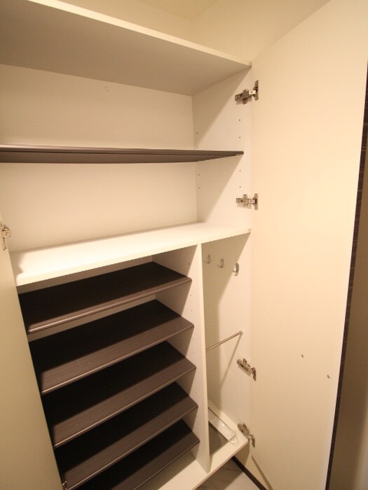 物件内観写真5　(靴箱)