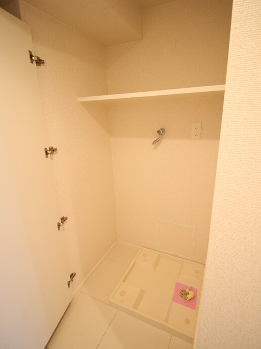 物件内観写真10　(洗濯機置場)