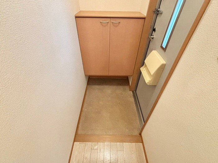 物件内観写真12　(玄関)