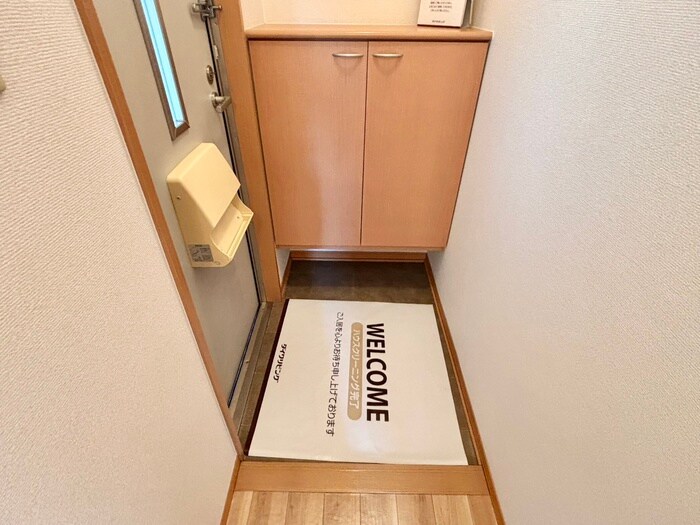 物件内観写真12　(玄関)