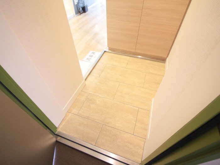 物件内観写真18　(玄関)