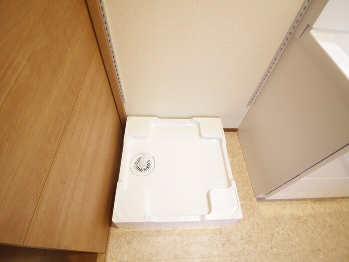 物件内観写真12　(洗濯機置場)