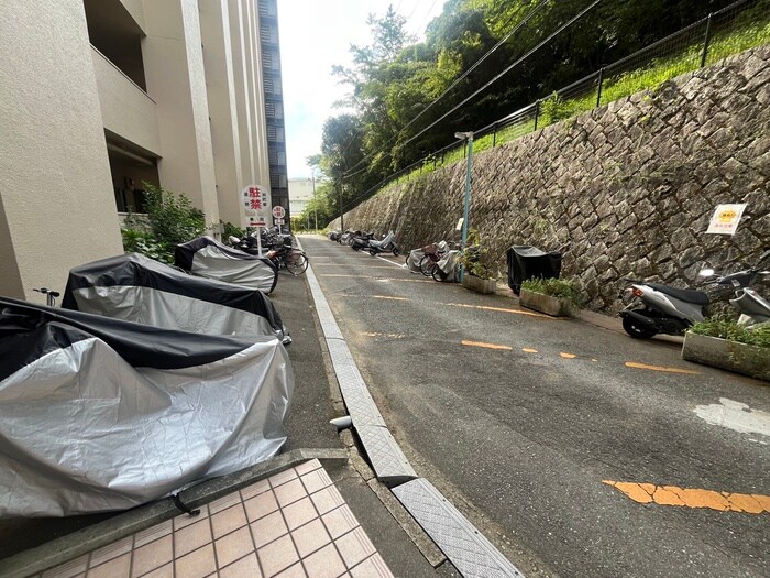 物件外観写真6　(駐輪場)