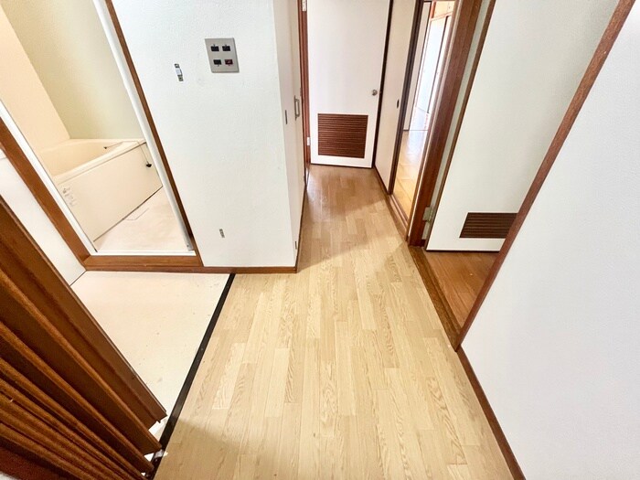 物件内観写真19　(廊下)