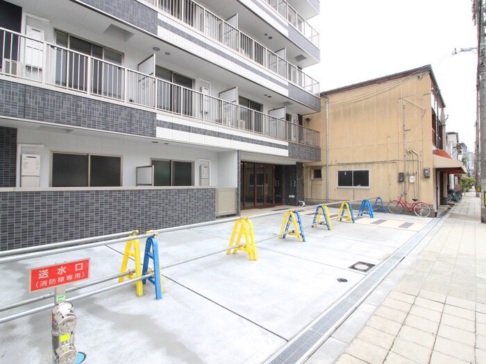 物件外観写真3　(駐車場)