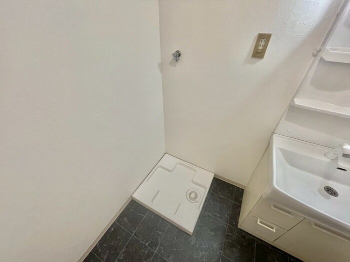 物件内観写真13　(洗濯機置場)