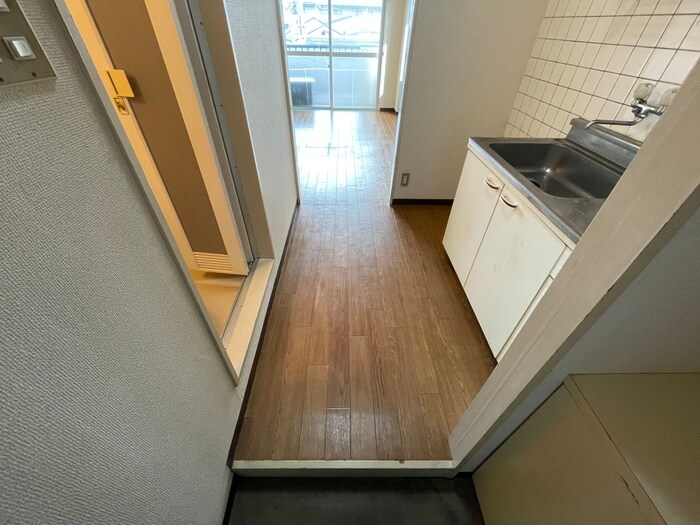 物件内観写真18　(玄関)