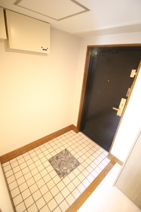 物件内観写真11　(玄関)