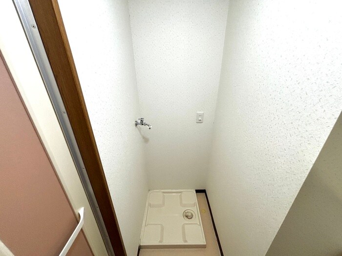 物件内観写真14　(洗濯機置場)