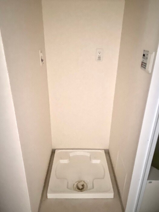 物件内観写真9　(洗濯機置場)