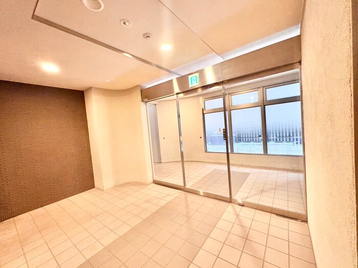 物件外観写真4　(エントランス部分)