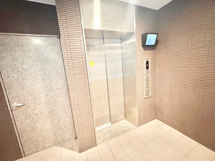 物件外観写真5　(エントランス部分)