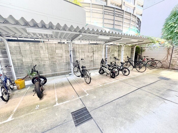 物件外観写真6　(駐輪場)