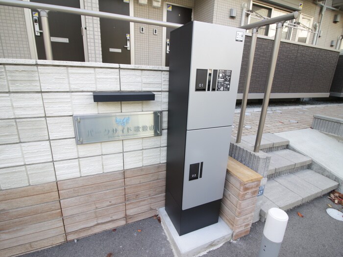 物件外観写真3　(エントランス部分)