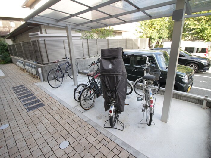 物件外観写真5　(駐輪場)
