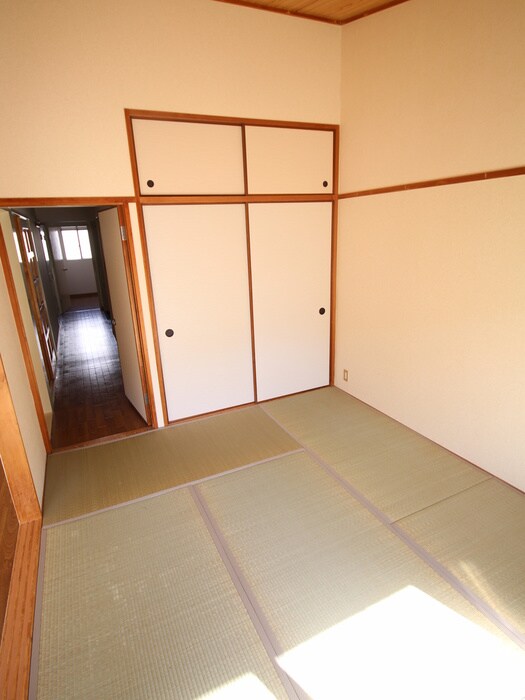 物件内観写真10　(玄関)