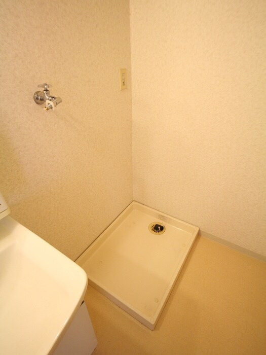 物件内観写真16　(洗濯機置場)