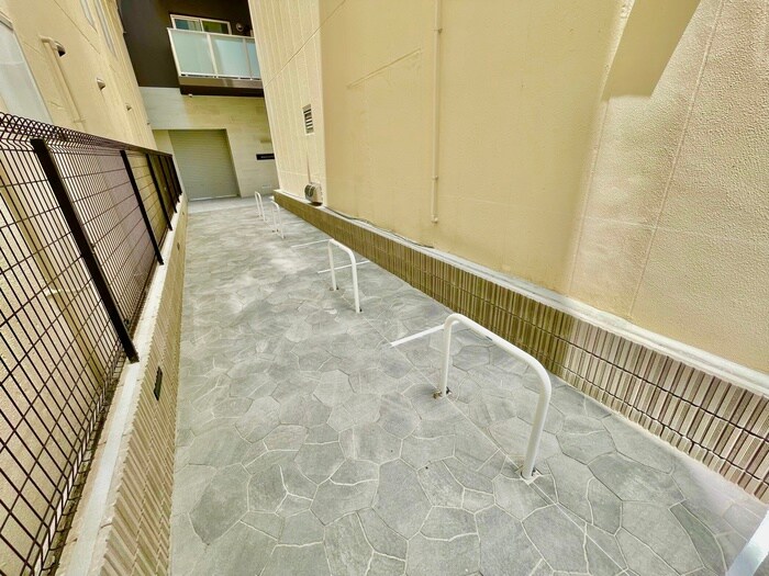 物件外観写真3　(駐輪場)