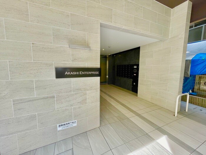 物件外観写真4　(エントランス部分)