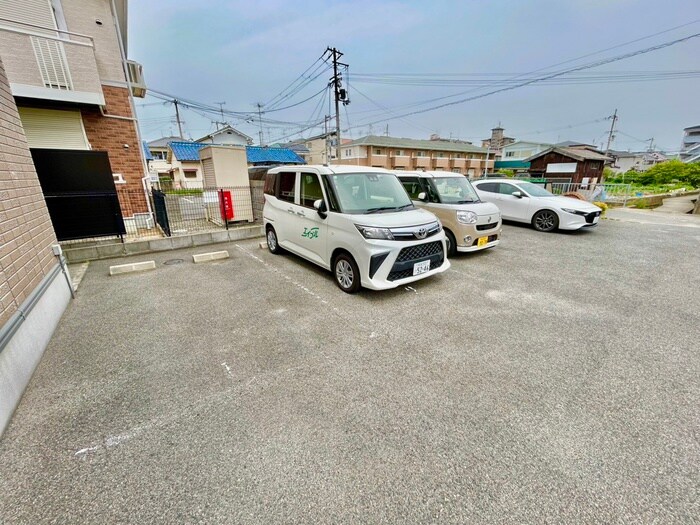 物件外観写真3　(駐車場)