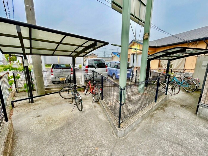 物件外観写真4　(駐輪場)