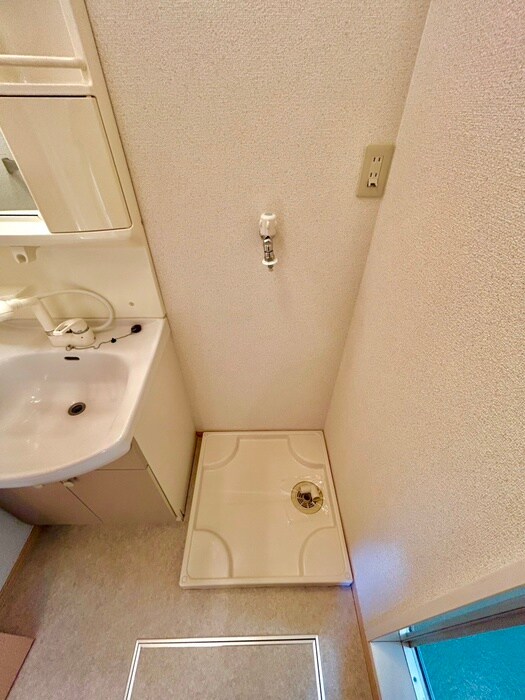 物件内観写真15　(洗濯機置場)