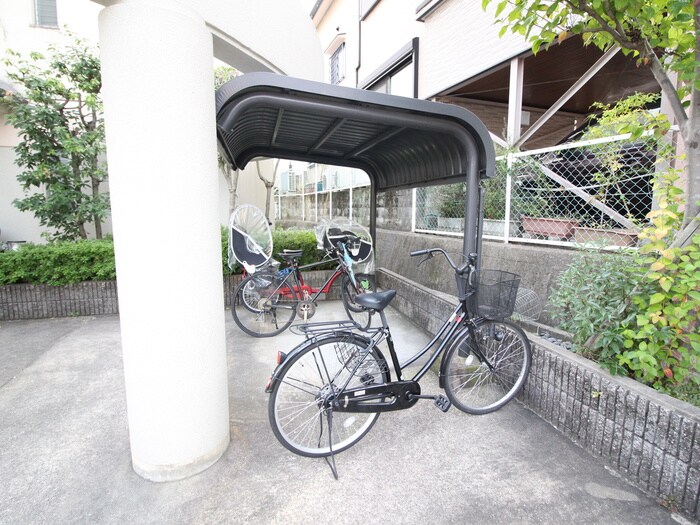 物件外観写真6　(駐輪場)