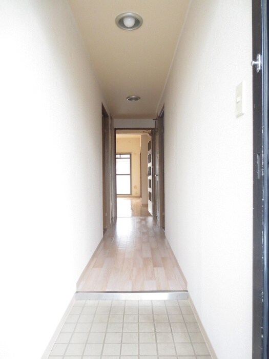 物件内観写真7　(玄関)