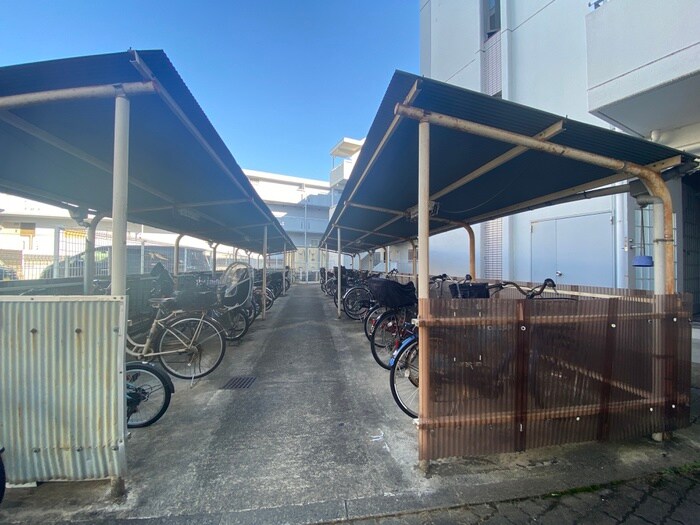 物件外観写真5　(駐輪場)