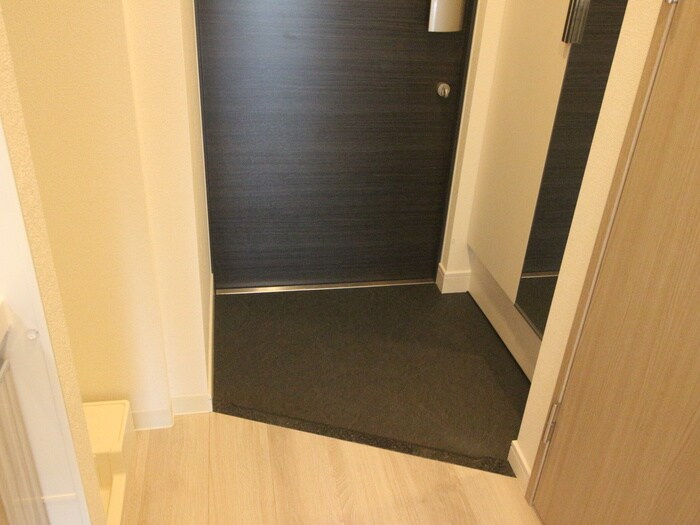 物件内観写真10　(玄関)