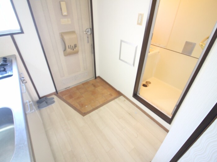 物件内観写真11　(玄関)