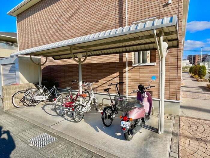 物件外観写真4　(駐輪場)