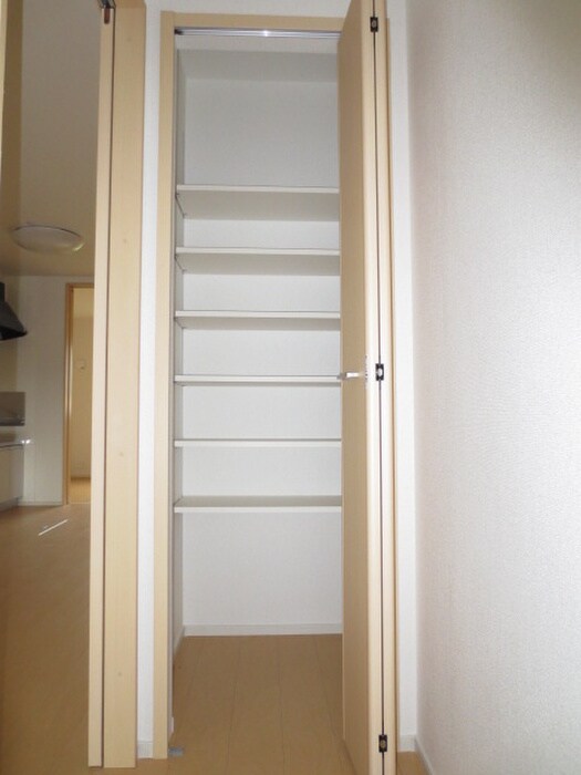 物件内観写真15　(収納)