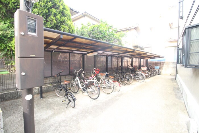 物件外観写真5　(駐輪場)