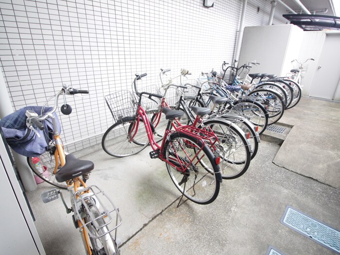物件外観写真5　(駐輪場)