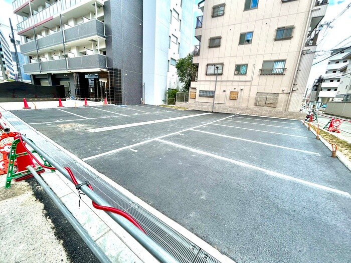 物件外観写真3　(駐車場)