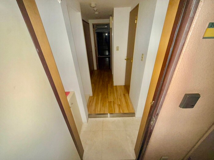 物件内観写真8　(玄関)