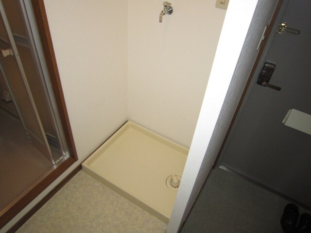 物件内観写真13　(洗濯機置場)