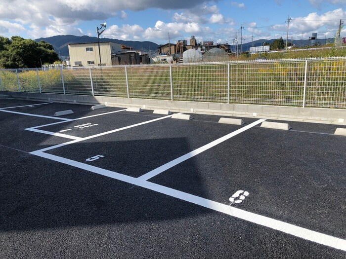 物件外観写真2　(駐車場)