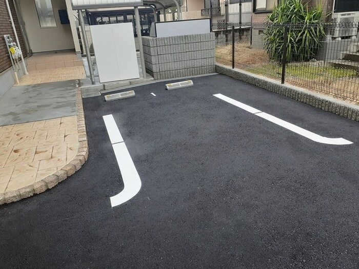 物件外観写真6　(駐車場)