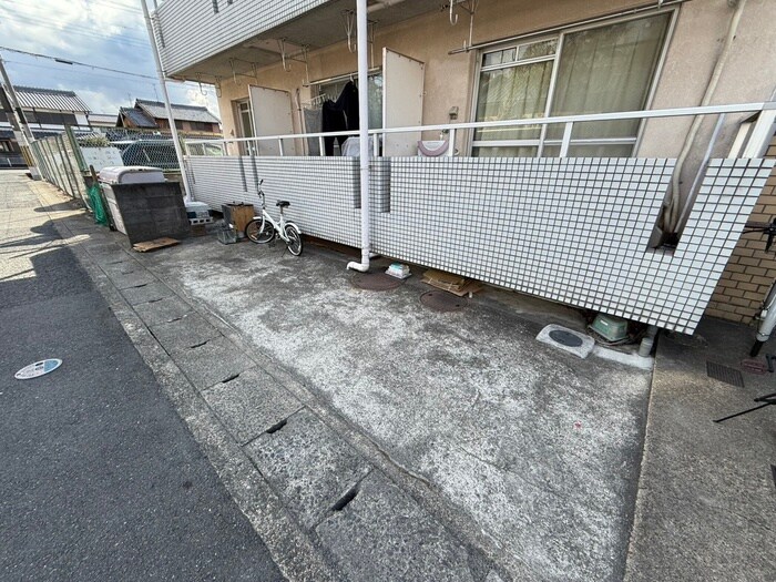 物件外観写真3　(駐輪場)