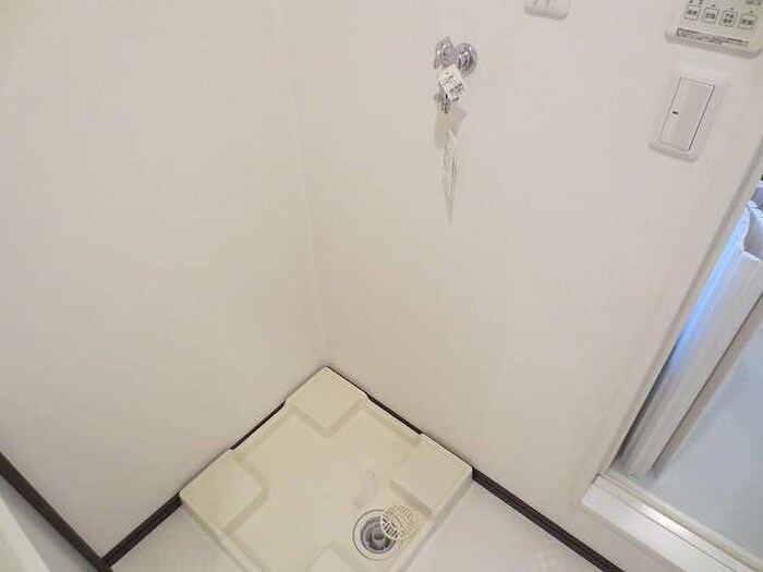 物件内観写真8　(洗濯機置場)