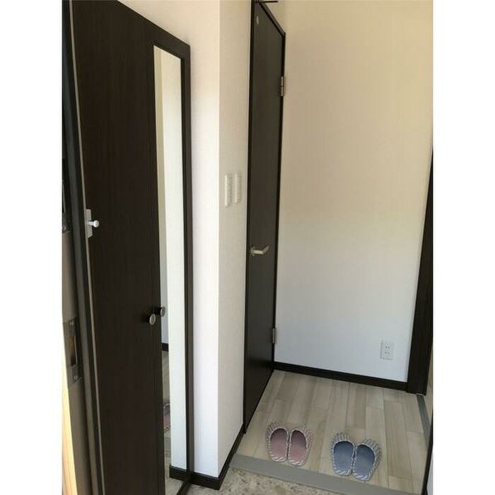 物件内観写真13　(玄関)