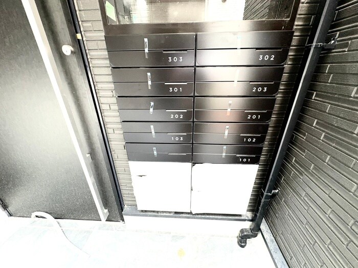 物件外観写真4　(エントランス部分)