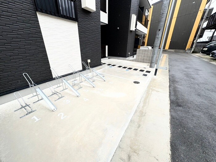 物件外観写真6　(駐輪場)